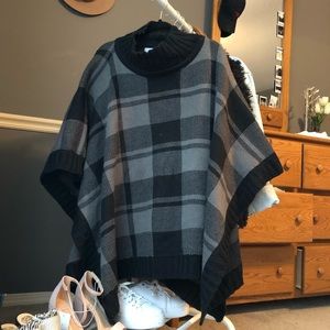 Warm Columbia plaid women’s poncho gray black OS